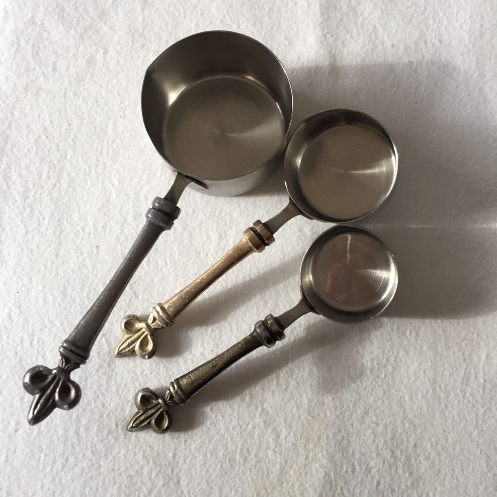 Vintage Stainless metal Handled Measuring Cups